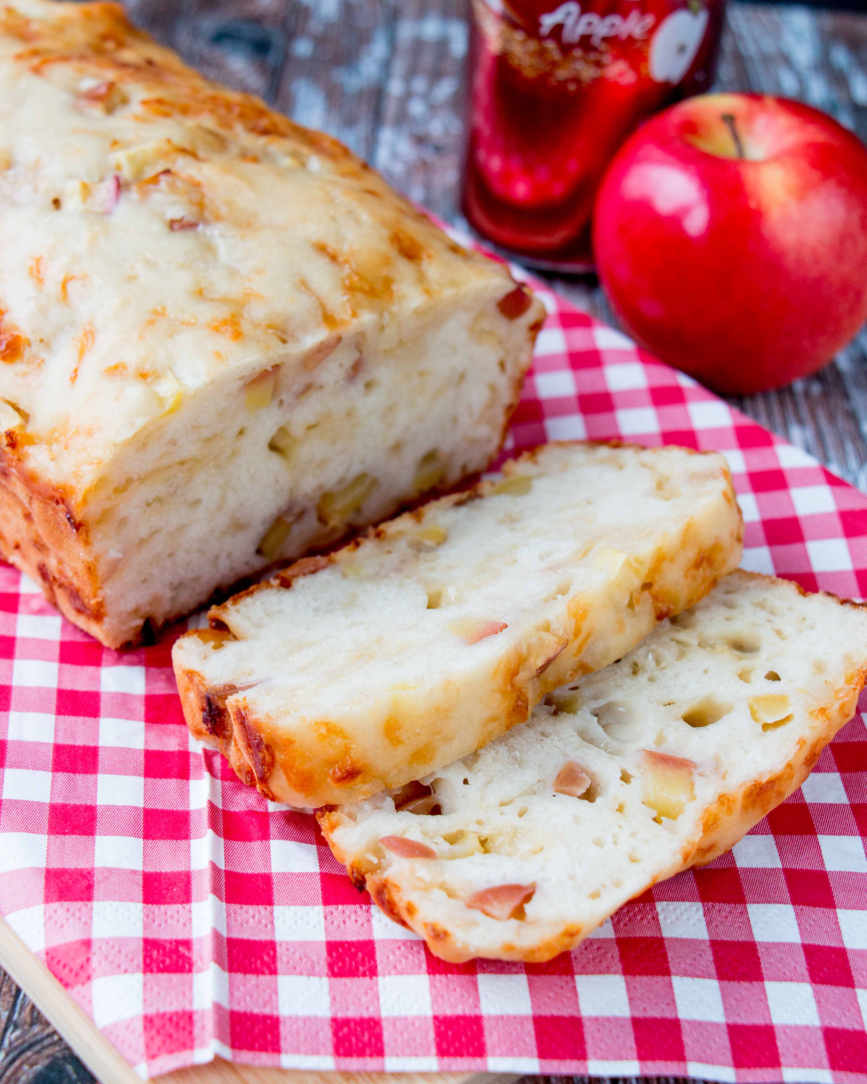 Apple and Smoked Gouda Beer Bread